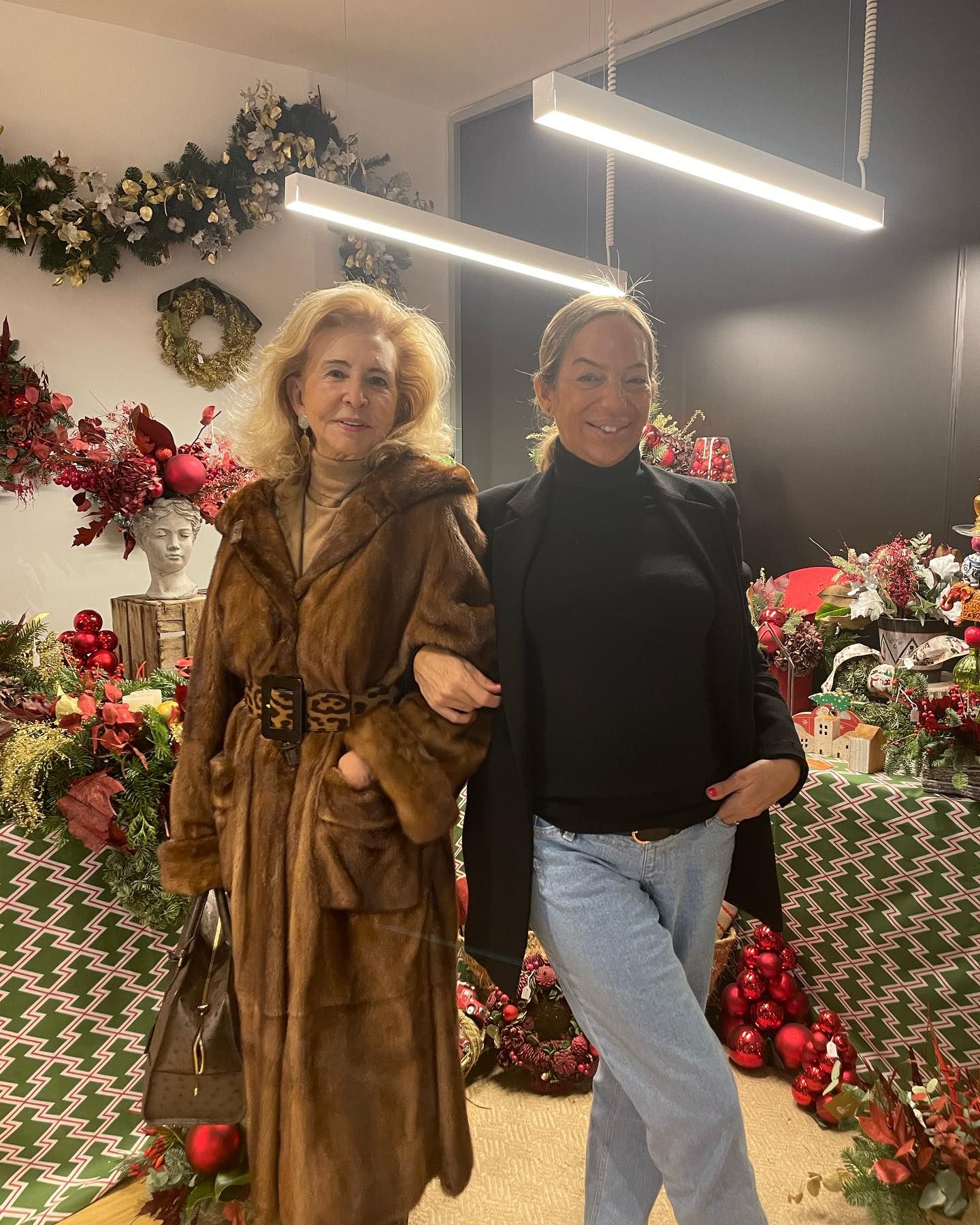 Mayrén Beneyto y Paula Alcón en el Cool Market, este año enfrente de El Corte Inglés.