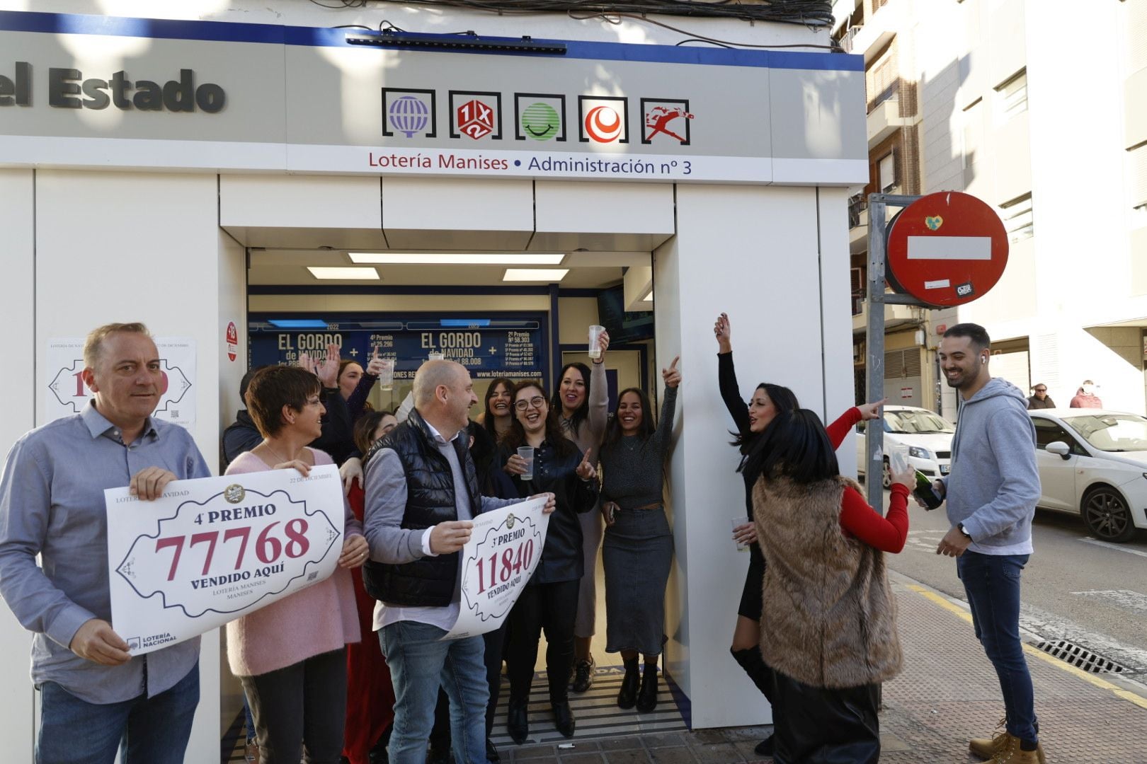 Manises vuelve a repartir alegría con el tercer premio y un cuarto