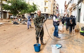 Un militar, en Aldaia los días posteriores a la dana.