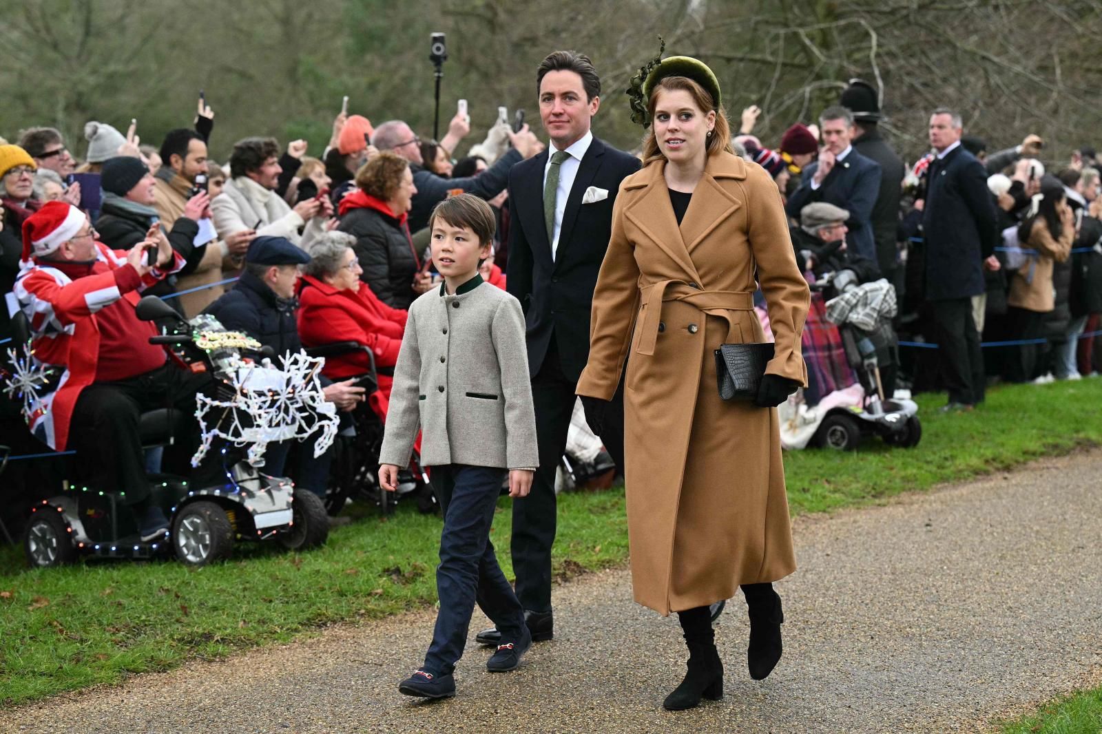 FOTOS | Kate Middleton aparece radiante en la tradicional misa de Navidad de la Familia Real en la Iglesia de Santa María Magdalena