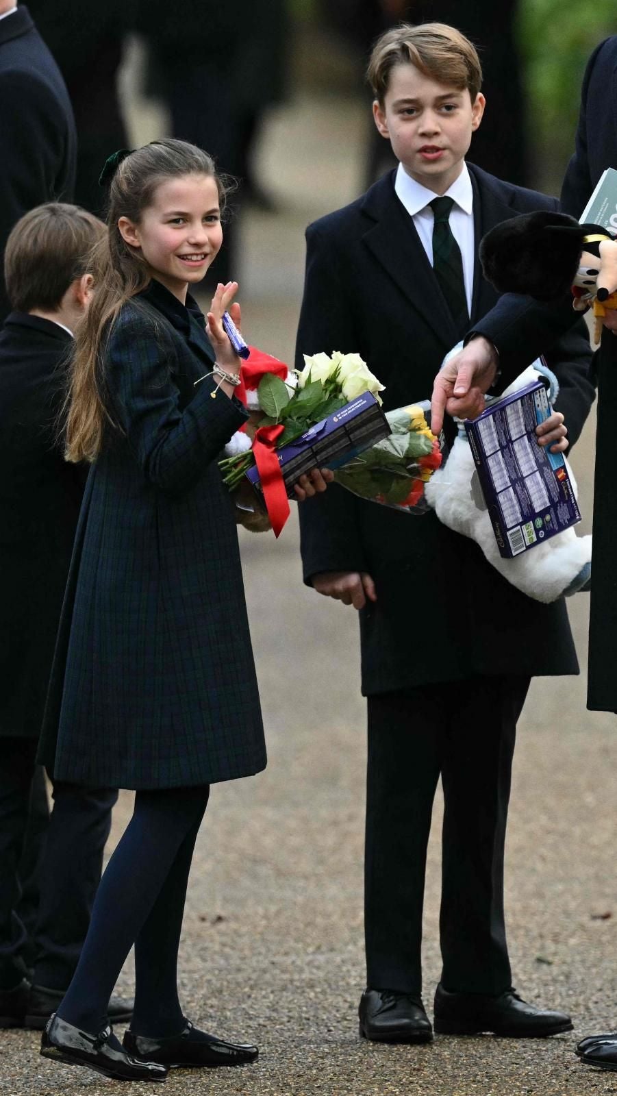 FOTOS | Kate Middleton aparece radiante en la tradicional misa de Navidad de la Familia Real en la Iglesia de Santa María Magdalena