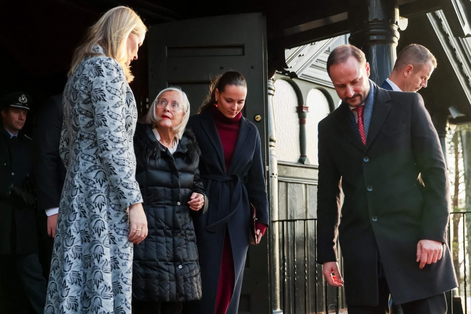 FOTOS | Kate Middleton aparece radiante en la tradicional misa de Navidad de la Familia Real en la Iglesia de Santa María Magdalena