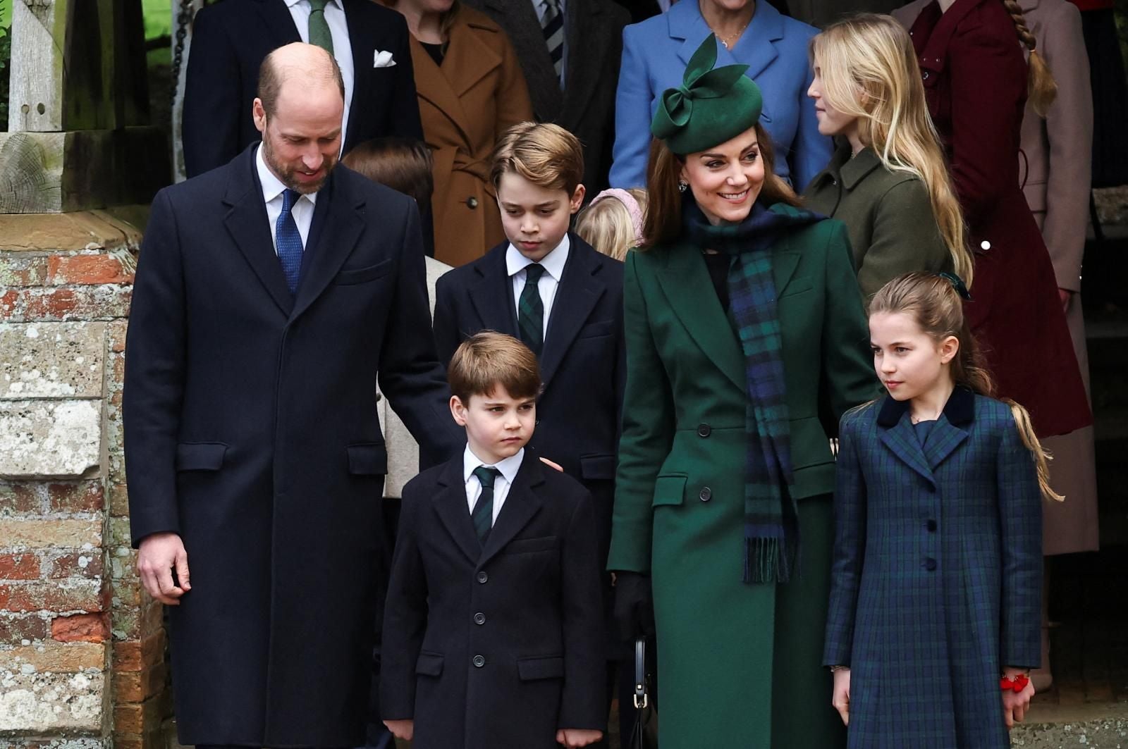 FOTOS | Kate Middleton aparece radiante en la tradicional misa de Navidad de la Familia Real en la Iglesia de Santa María Magdalena