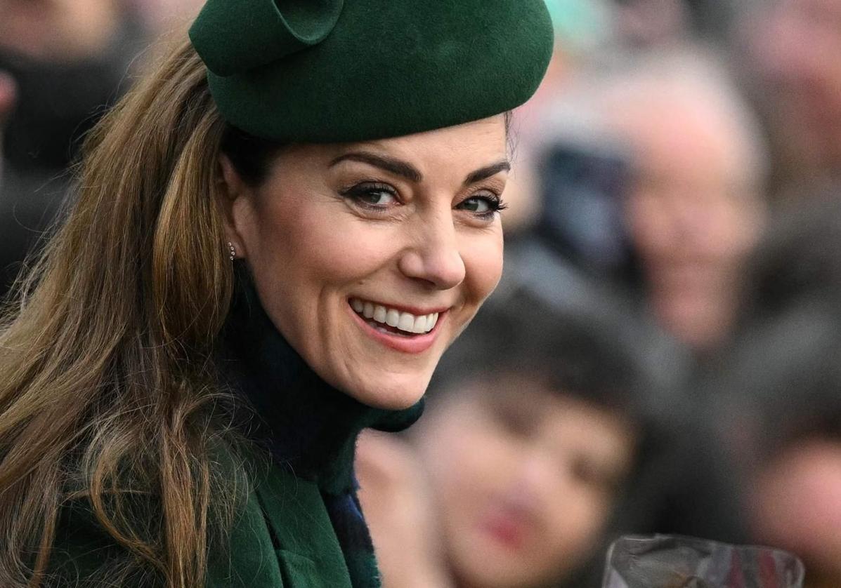 FOTOS | Kate Middleton aparece radiante en la tradicional misa de Navidad de la Familia Real en la Iglesia de Santa María Magdalena