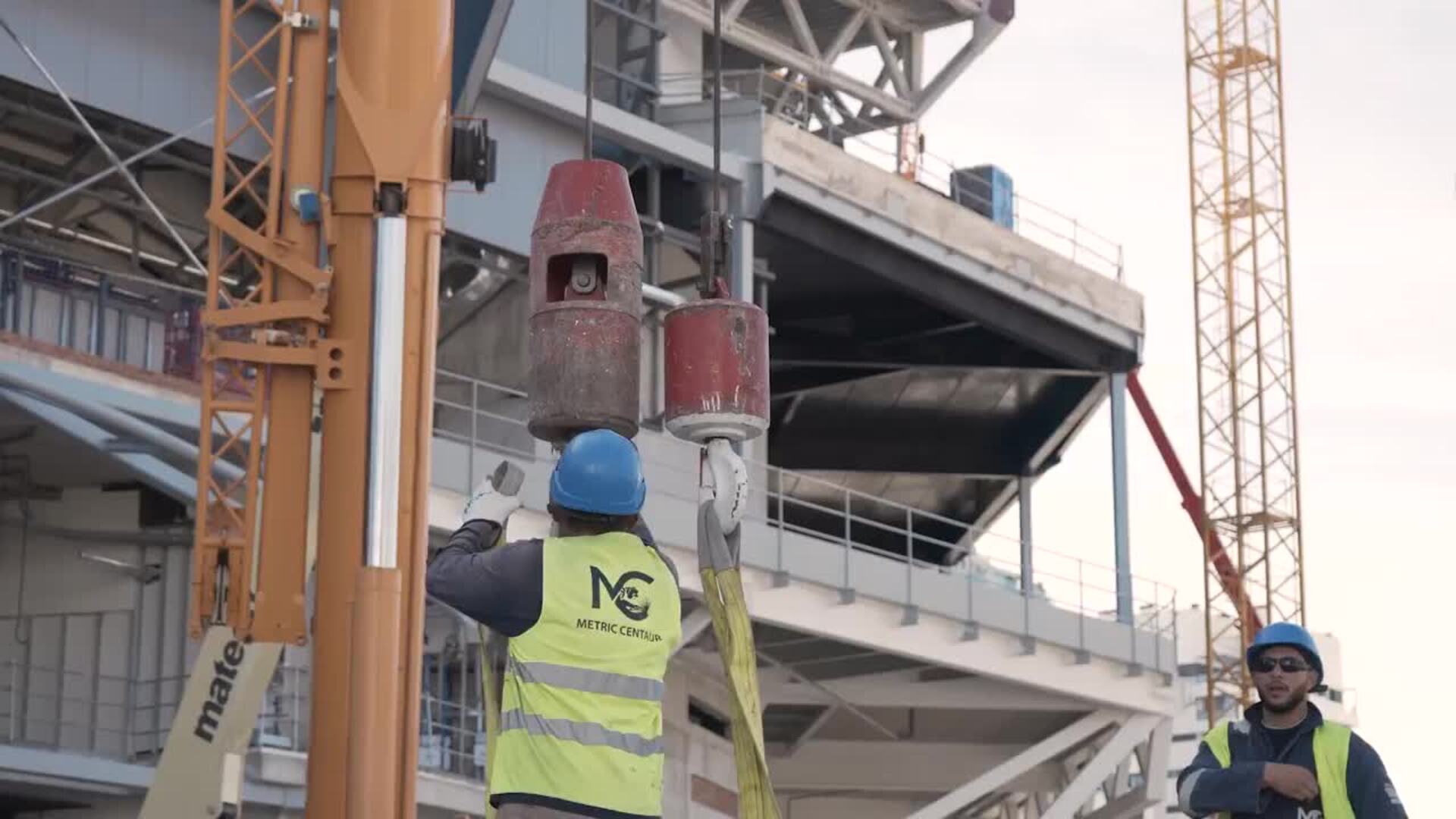 Así avanzan las obras del Roig Arena en Valencia, de día y de noche