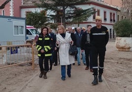 La ministra de Defensa, Margarita Robles, durante su visita a Picanya.