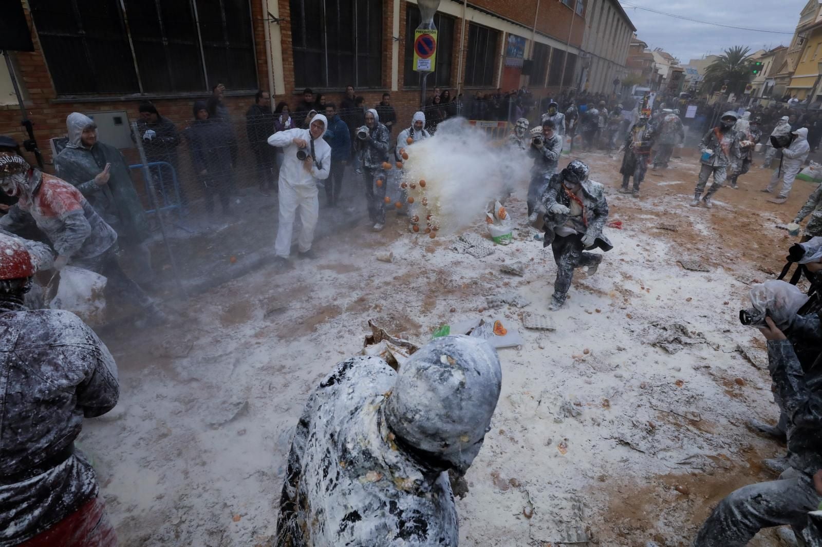 FOTOS | La batalla de els enfarinats vuelve a IBI