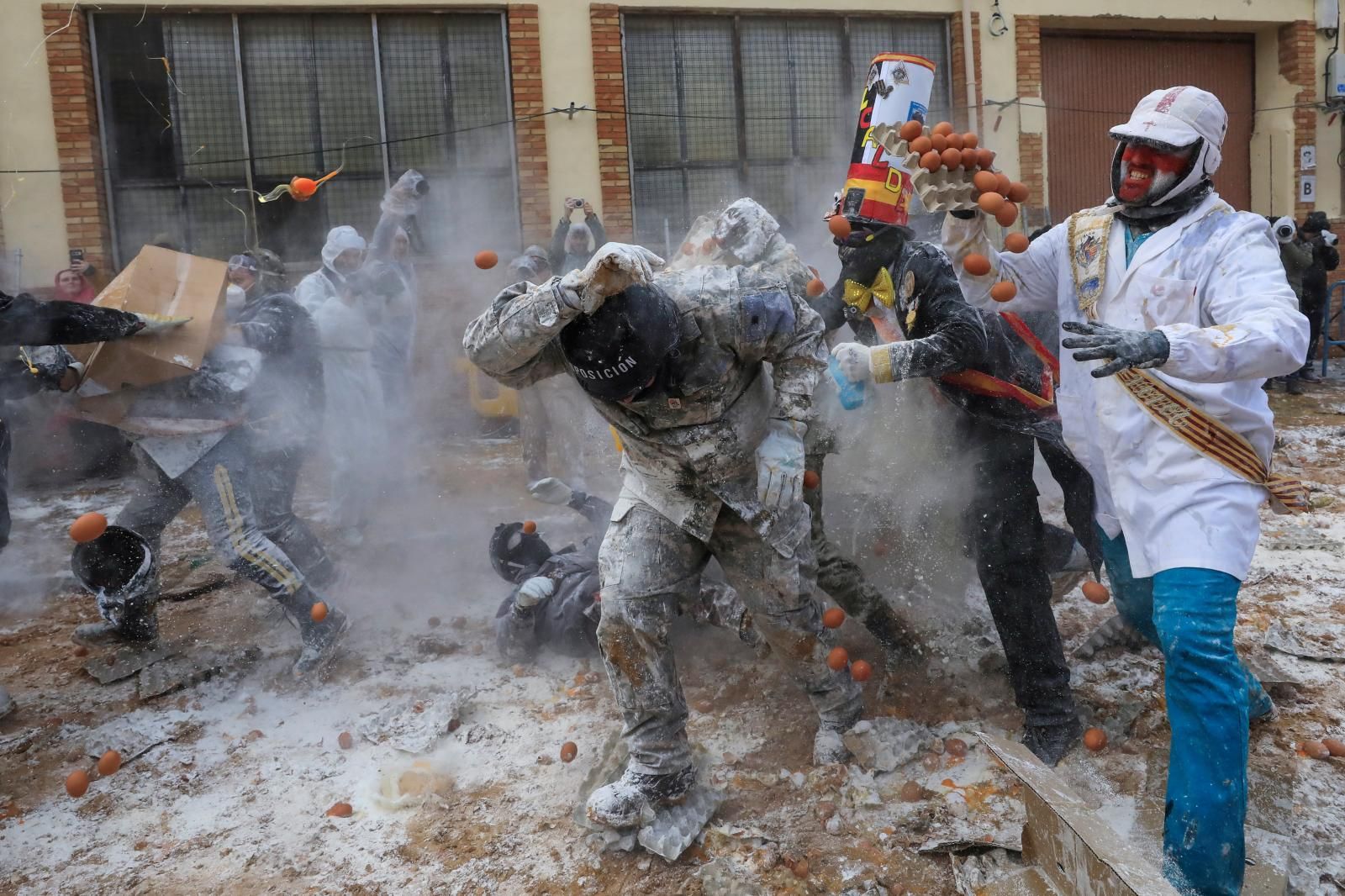 FOTOS | La batalla de els enfarinats vuelve a IBI