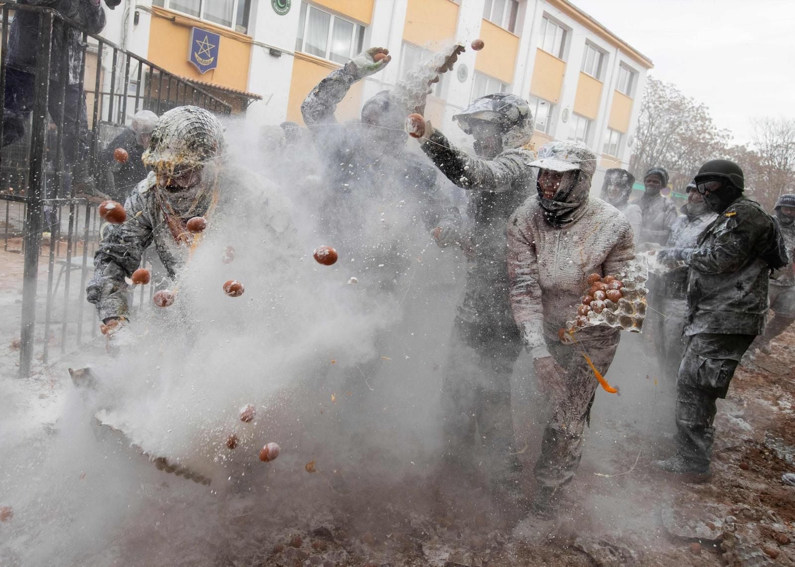 FOTOS | La batalla de els enfarinats vuelve a IBI