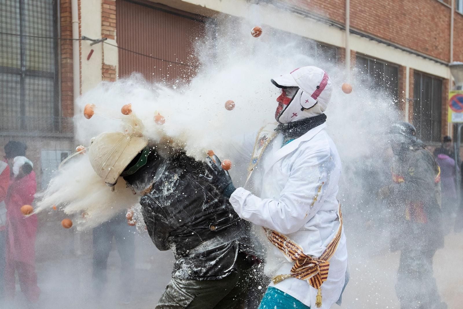 FOTOS | La batalla de els enfarinats vuelve a IBI