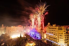 Disparo pirotécnico en la Nochevieja de 2023 en Valencia.