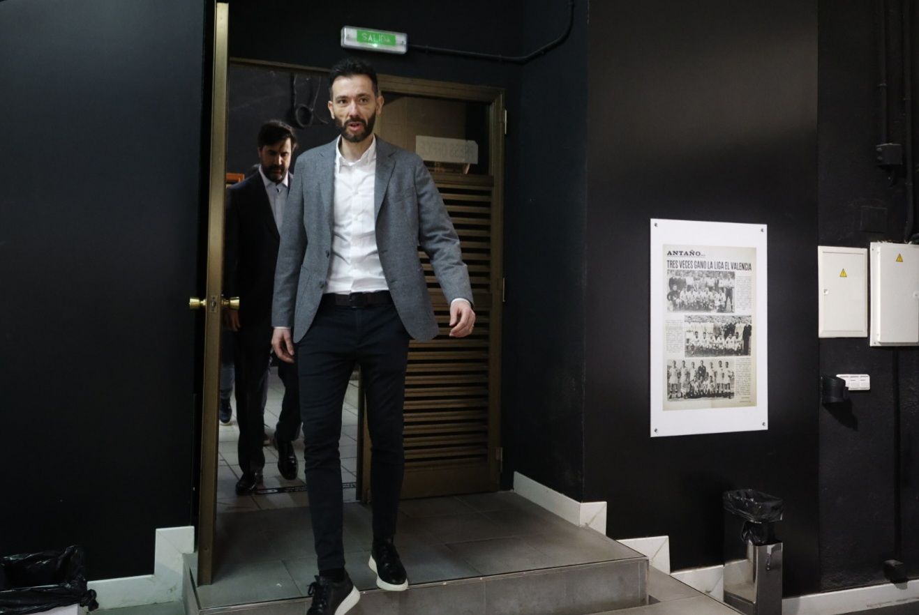 Fotos de la presentación de Carlos Corberán como entrenador del Valencia CF