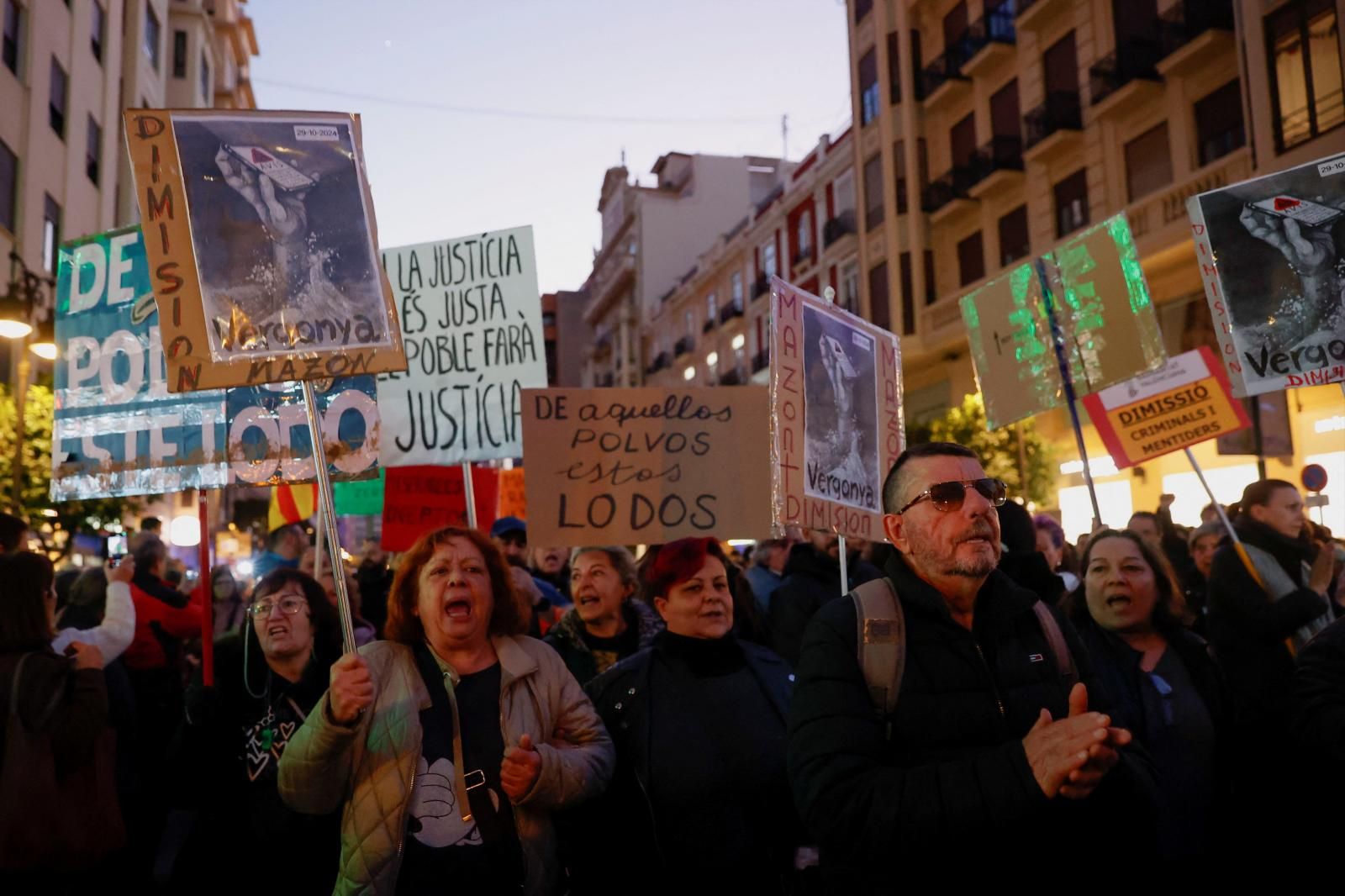 FOTOS | Tercera manifestación en Valencia contra la gestión política de la dana