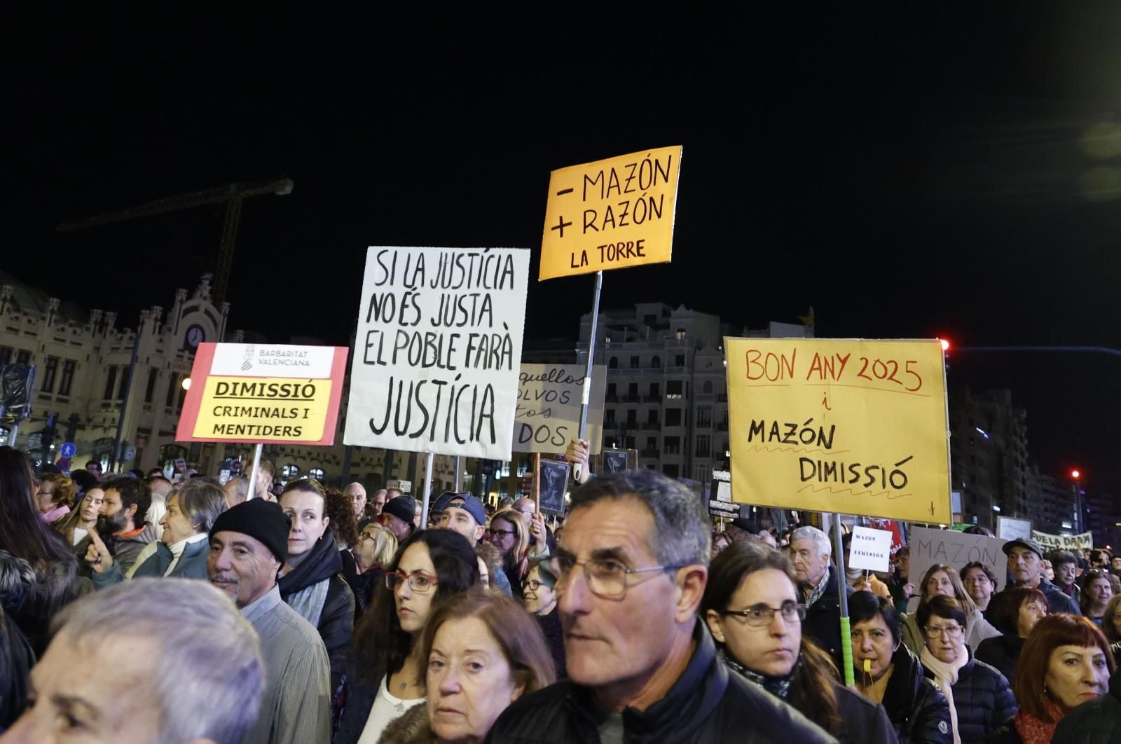 FOTOS | Tercera manifestación en Valencia contra la gestión política de la dana