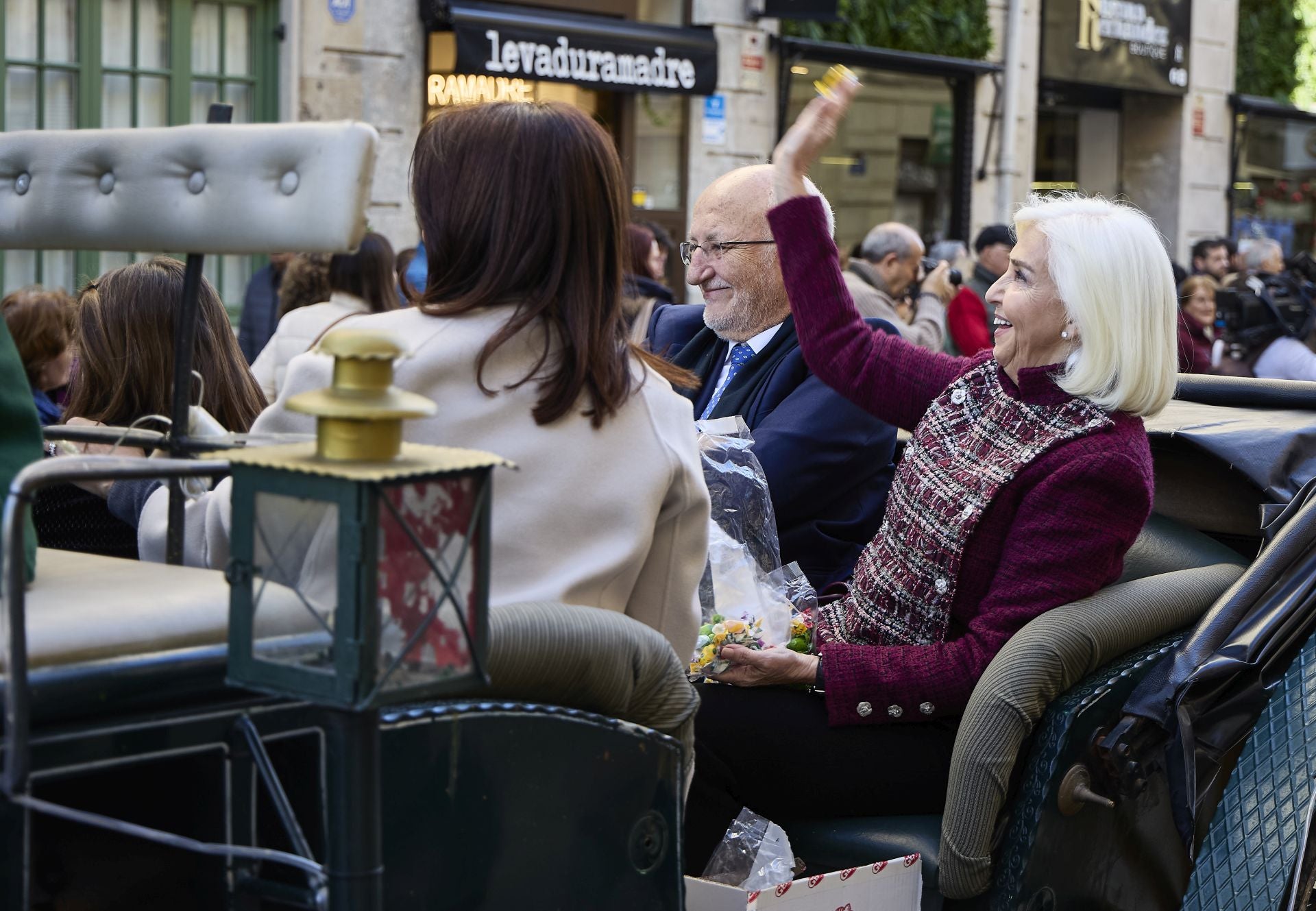 Juan Roig y Hortensia Herrero en la procesión en honor a San Vicente Màrtir. 