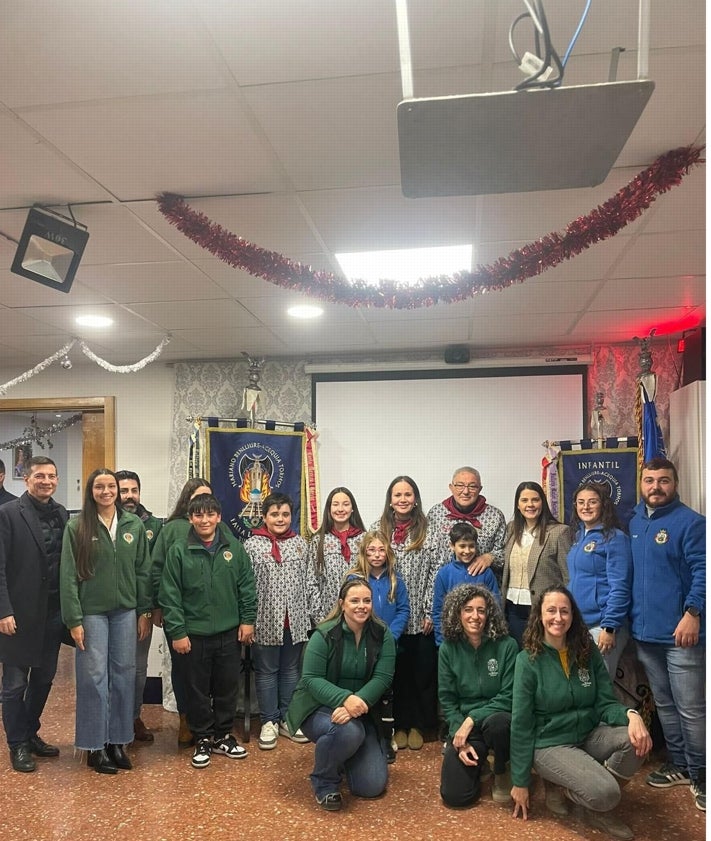 Imagen secundaria 2 - Expsoición de Na Jordana y acto de entrega de culces naviceños a fallas afectadas organizado por la falla Mariano Benlliure-Acequia de Tormos de Buirjassot.