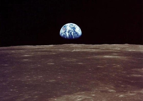 Una imagen de la Tierra tomada desde la Luna.