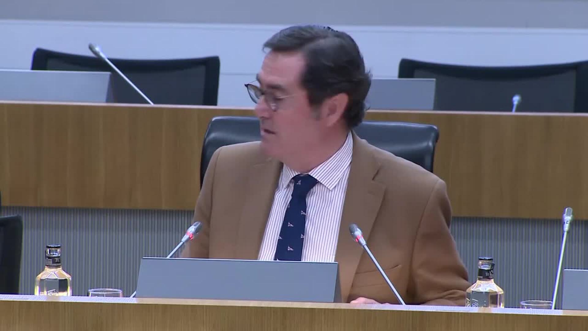 Garamendi critica la falta de "criterio" en la subida del SMI