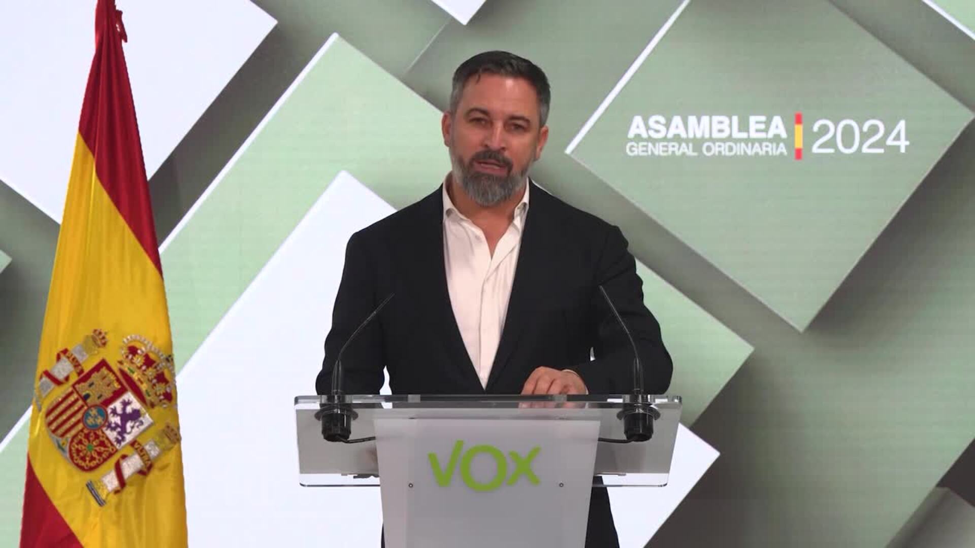 Abascal advierte de que el reparto de menores migrantes "amenaza" los pactos autonómicos