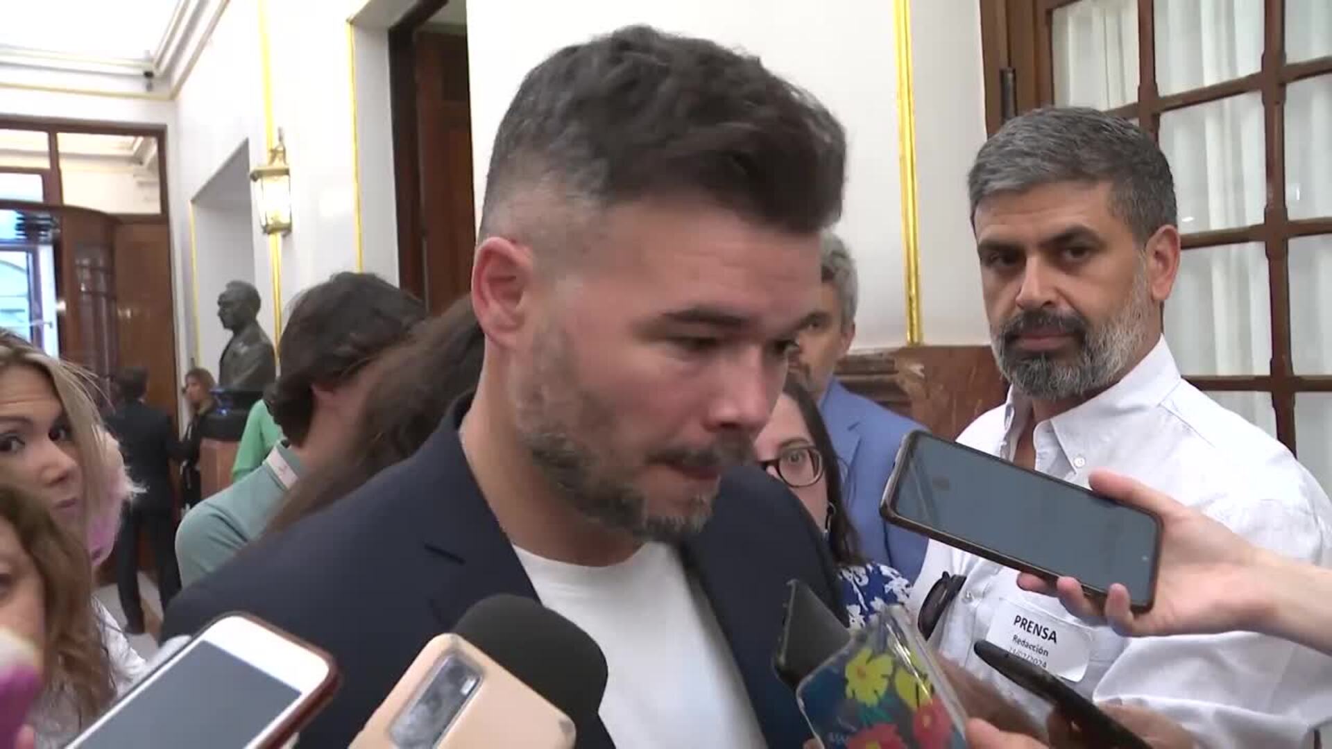 Rufián aboga por regular la figura de la pareja del presidente del Gobierno