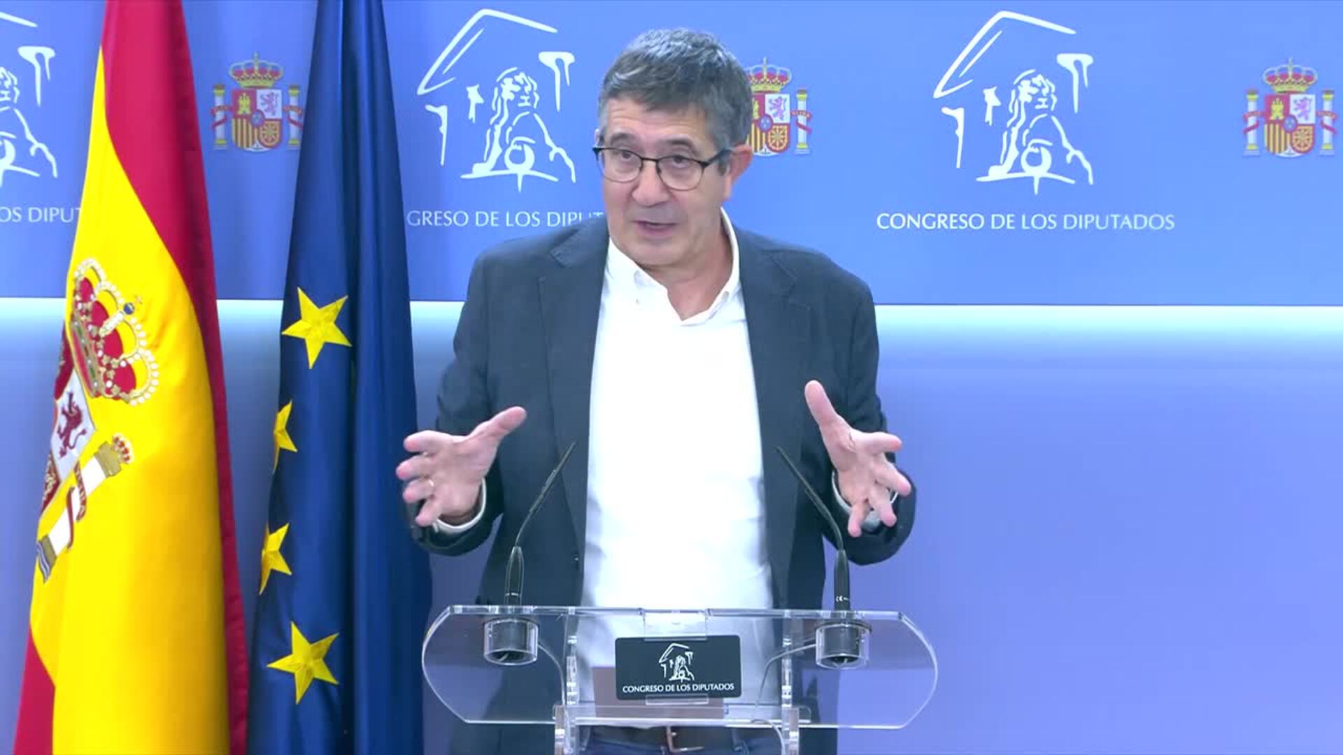 PSOE confirma "contactos" con PP para reparto de migrantes