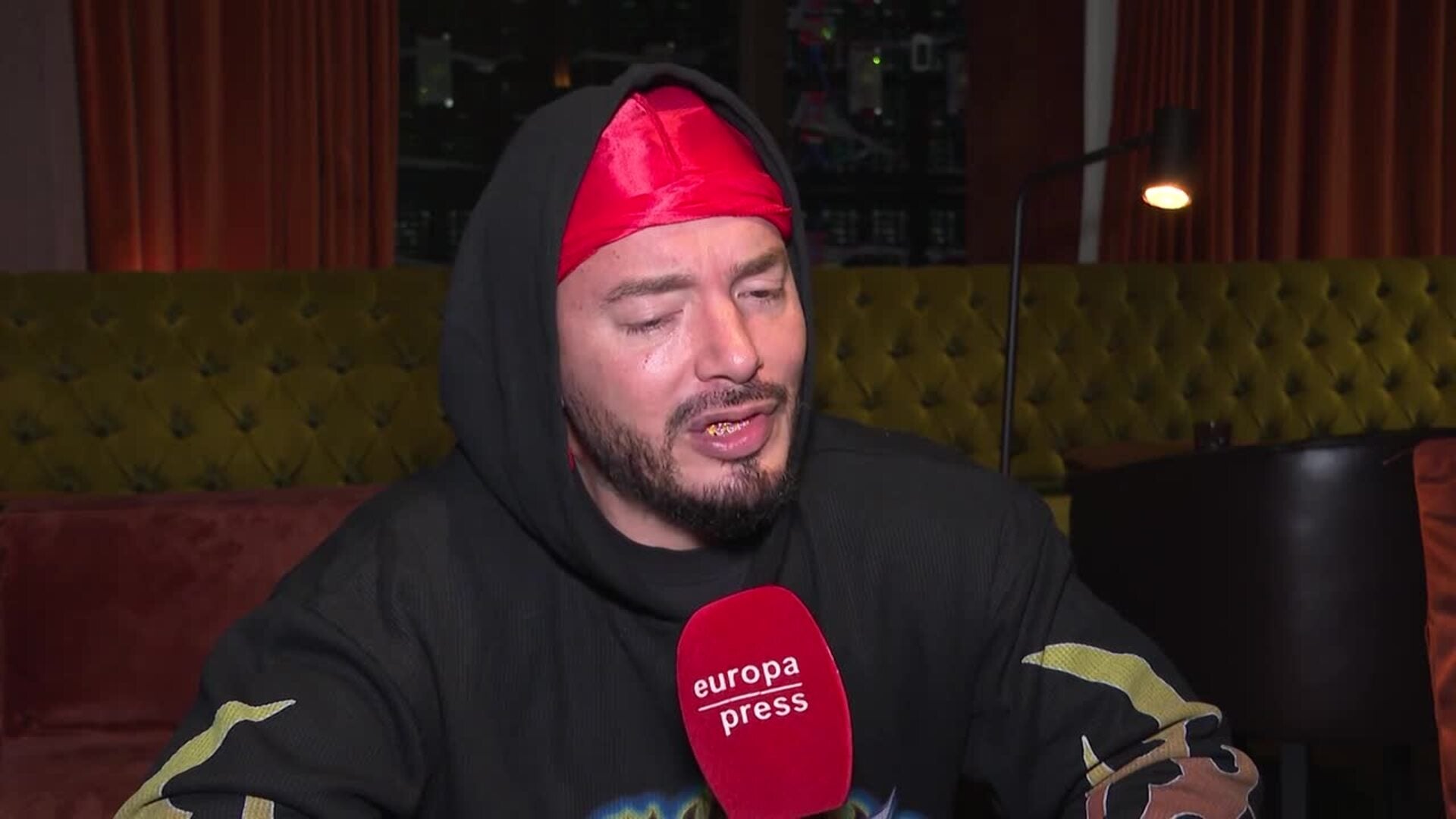 El artista J.Balvin reflexiona sobre el posicionamiento de los artistas en política