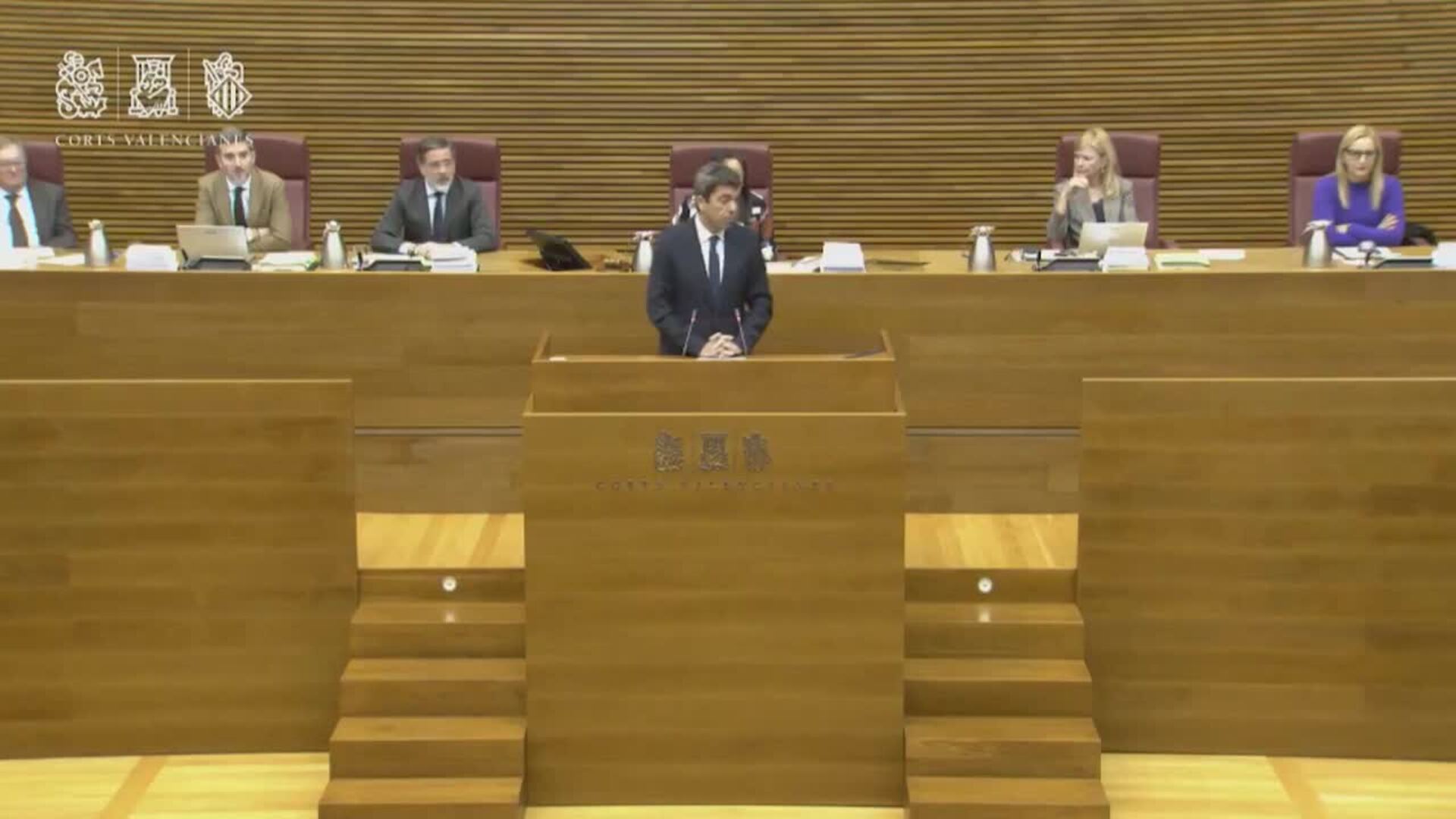 Bronca entre diputados en la sesión de control a Mazón entre gritos de 'dimisión'