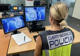 Investigadora de la Policía Nacional, en imagen de archivo
