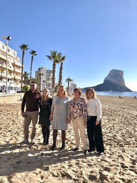 Representantes del equipo de gobierno calpino, con Ana Sala en el centro, tras presentar los presupuestos.