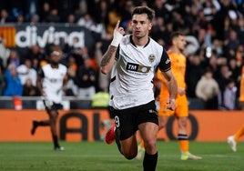 Hugo Duro, tras anotar el primer gol del partido en Mestalla contra el Real Madrid.