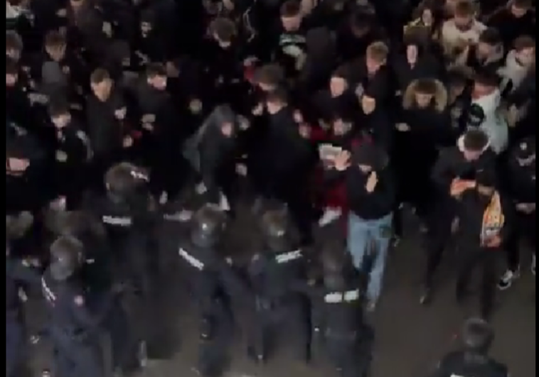 Carga policial en Mestalla.