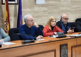 Pilar Bernabé, durante su reunión con los agricultores en Requena.