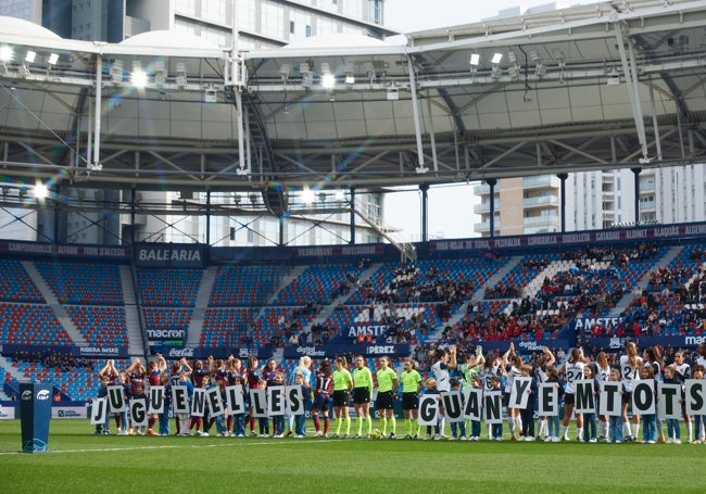 El cártel conjunto de Levante y Valencia en el Ciutat de Valencia en honor a los afectados por la dana