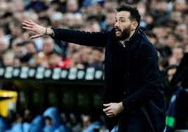 Carlos Corberán, durante el partido del Valencia contra el Real Madrid.