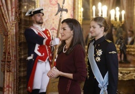 La reina Letizia, junto a la princesa Leonor, durante el acto de celebración de la Pascua Militar este en el Palacio Real en Madrid