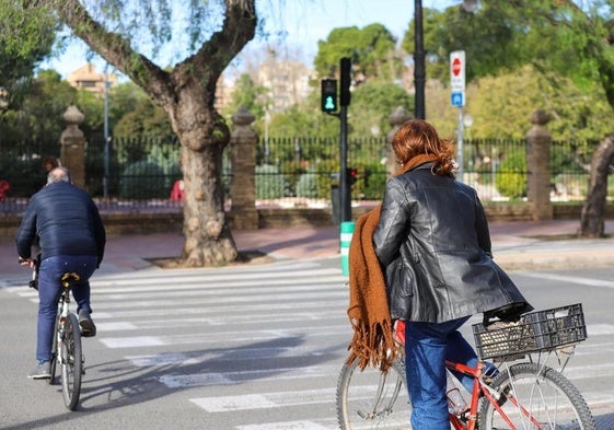 Dos ciclistas en Valencia.