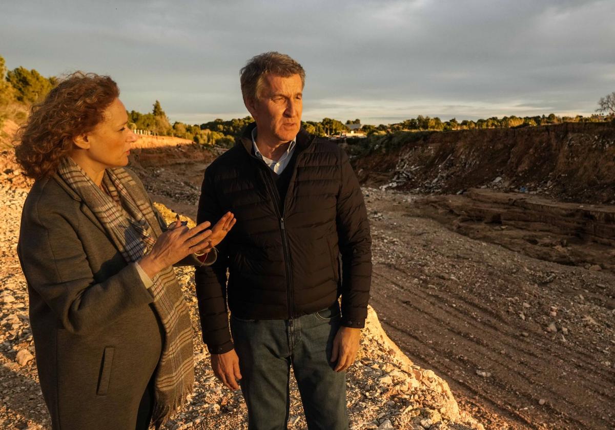 Núñez Feijóo junto a la alcaldesa de Torrent, Amparo Folgado, este miércoles.