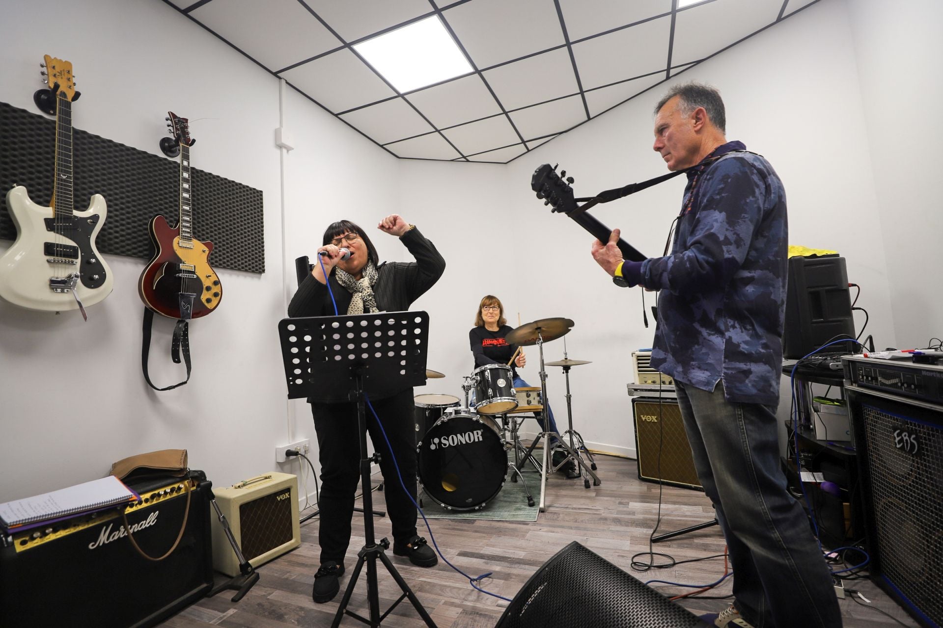 Así es un ensayo de los Iaio Rockers