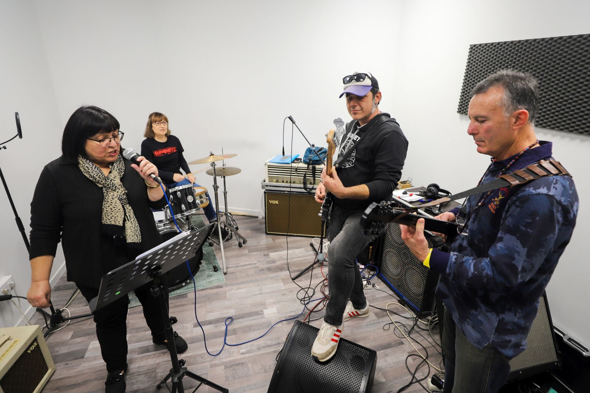 Así es un ensayo de los Iaio Rockers