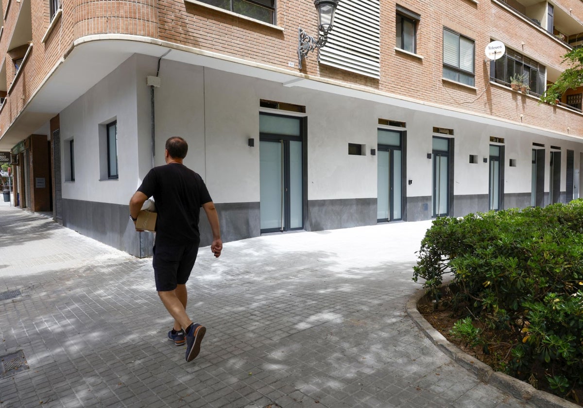 Apartamentos turísticos, en una calle de Valencia.