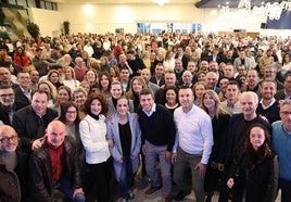 Foto de los asistentes al acto en Alzira.