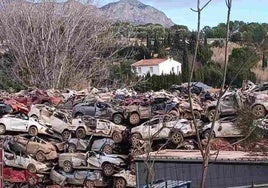 Coches retirados tras la DANA tras ser depositados en Muro.