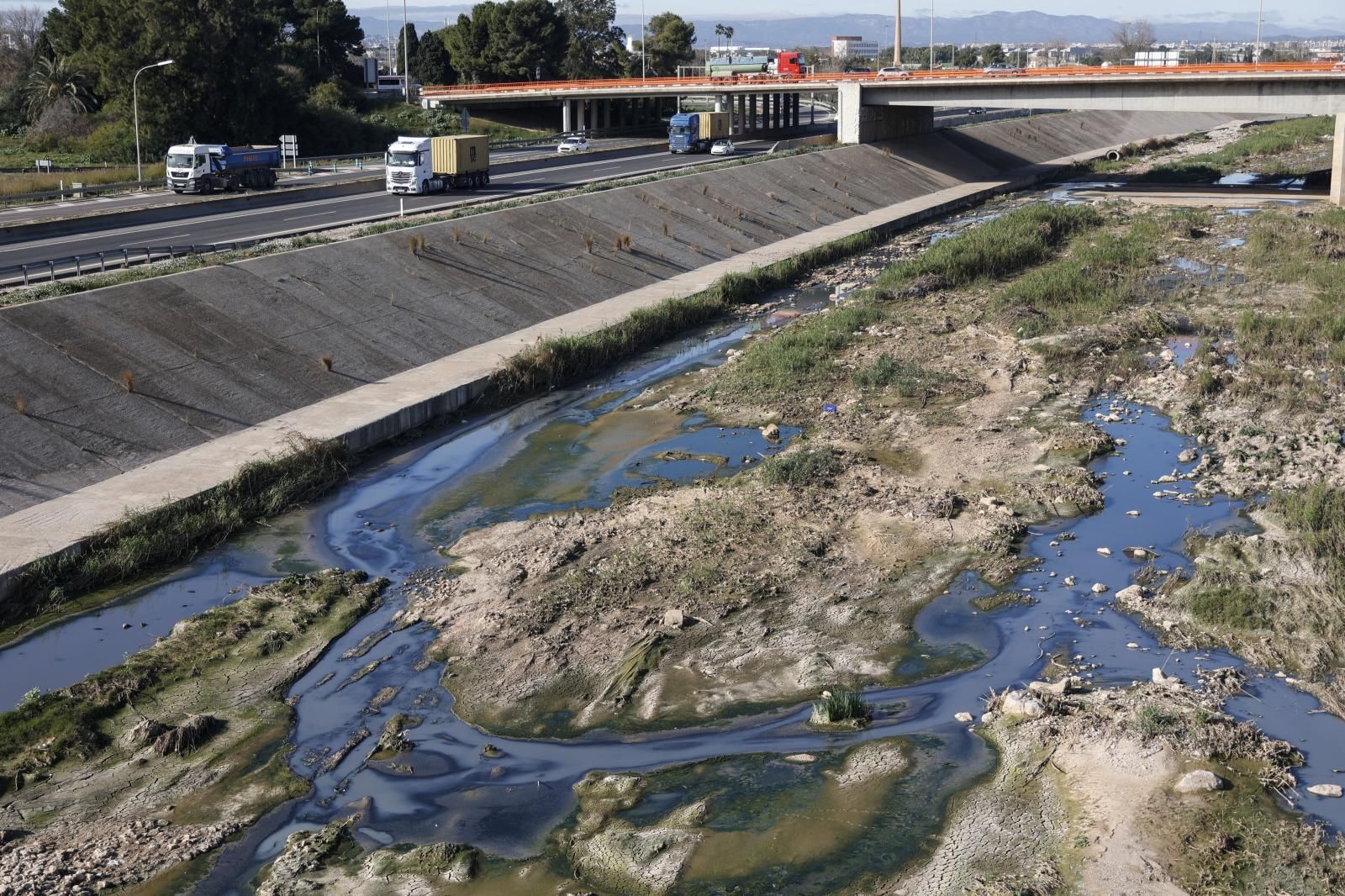 FOTOS | Vertidos en el nuevo cauce del Turia en Valencia