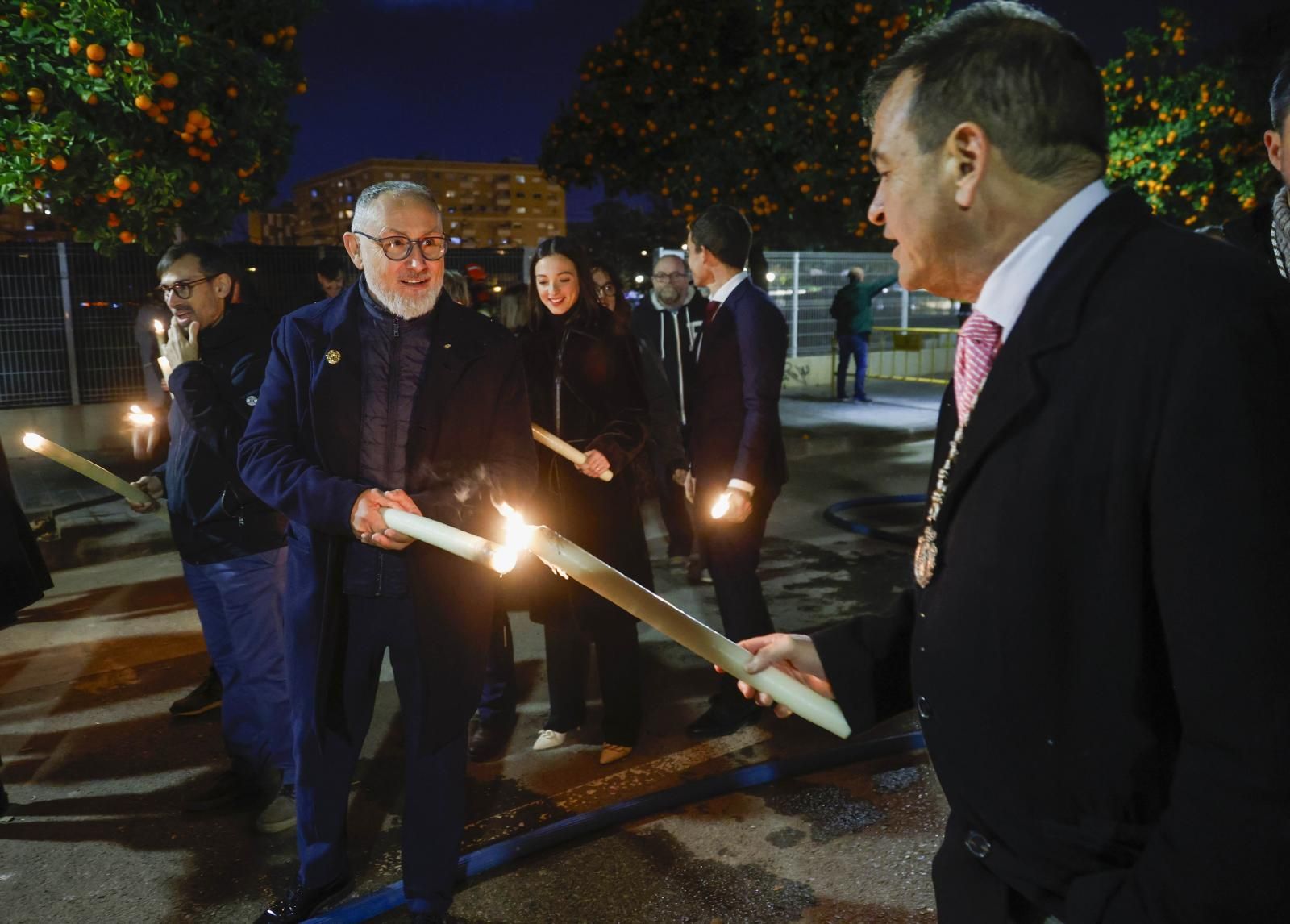 Arde la hoguera de Sant Antoni en Valencia