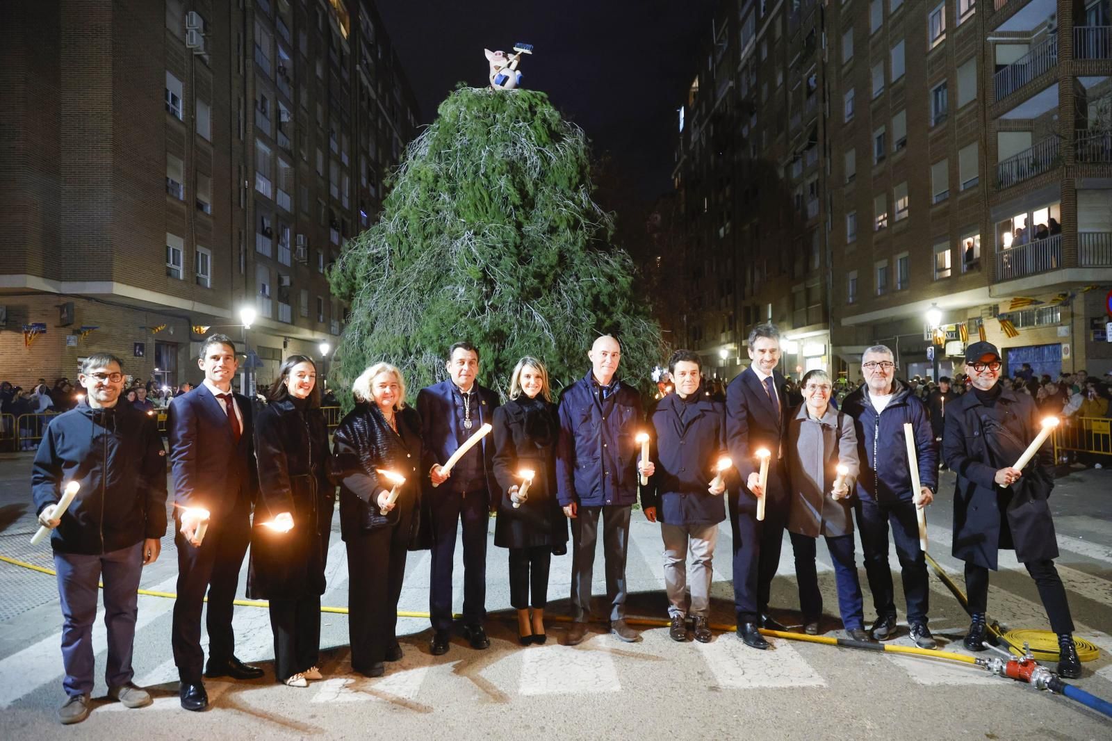 Arde la hoguera de Sant Antoni en Valencia