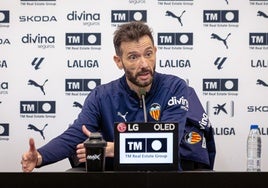 Carlos Corberán, en rueda de prensa.