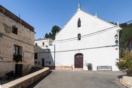 La iglesia de Sant Bernat Abat de Forna.