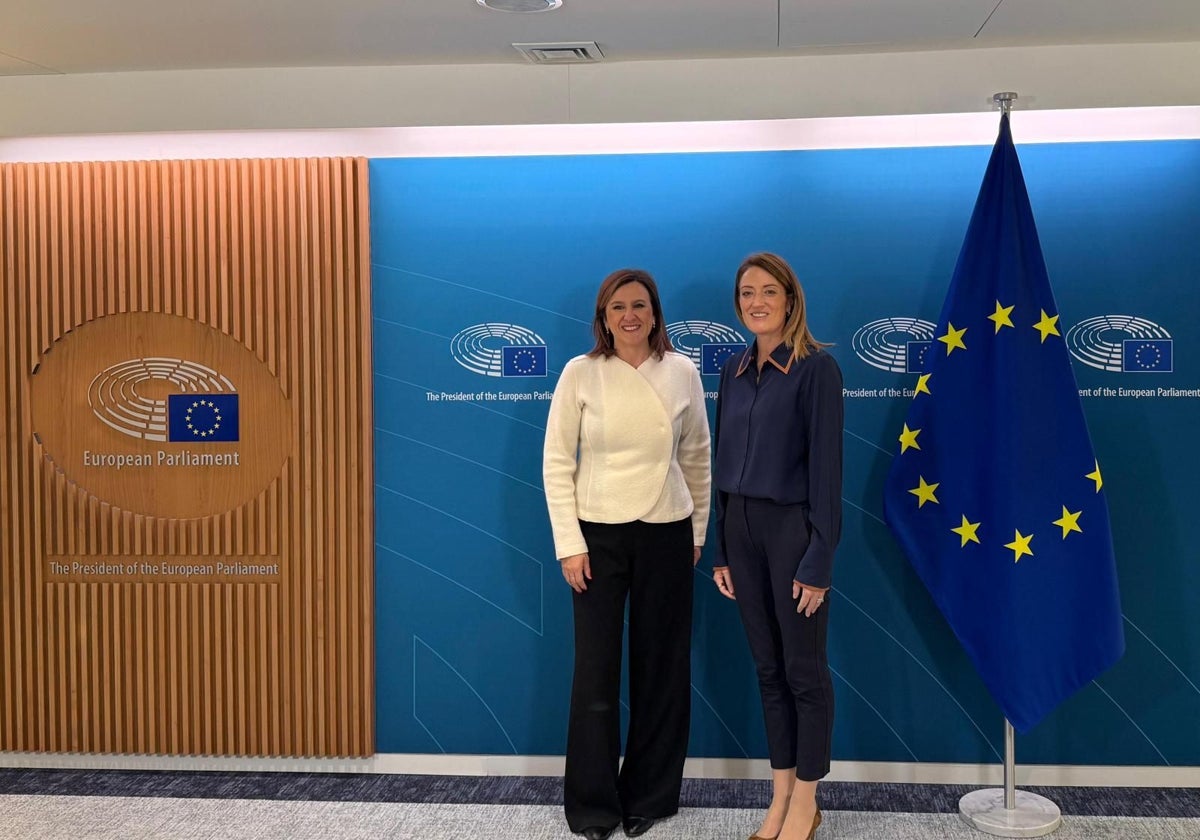 La alcaldesa de Valencia, María José Catalá, con la presidenta del Partamento Europeo, Roberta Metsola.