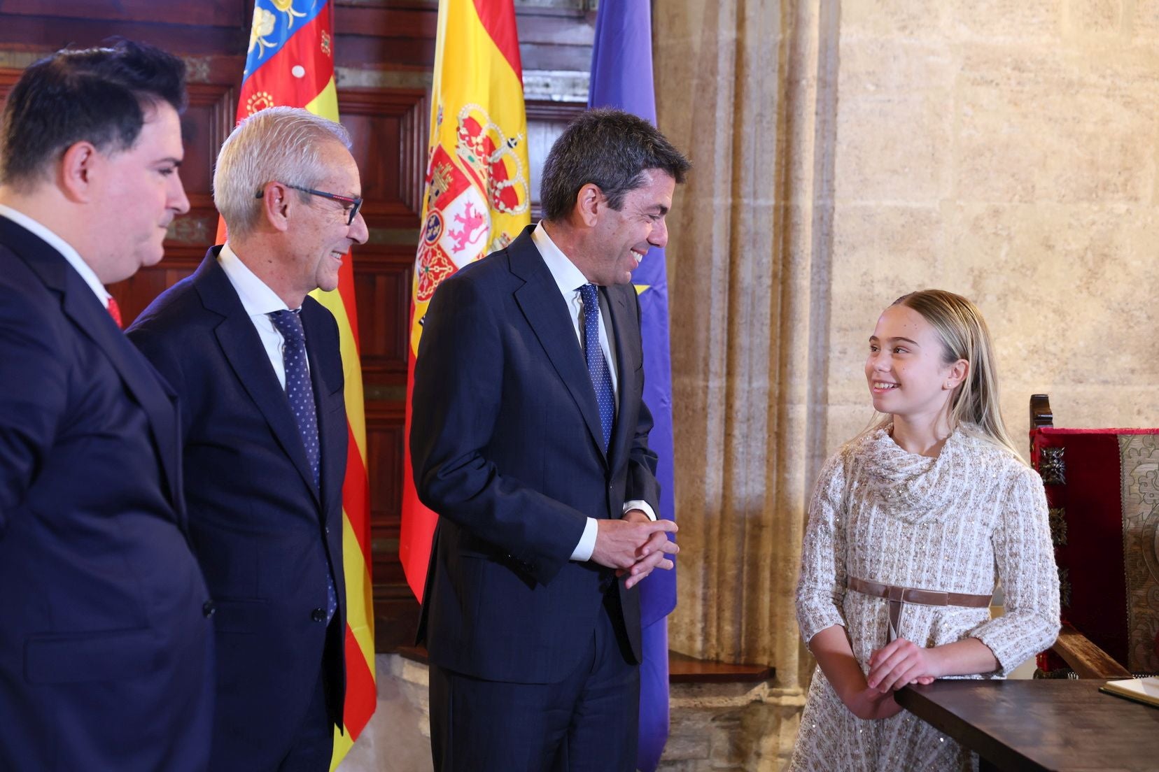 Mazón recibe a las falleras mayores de Valencia