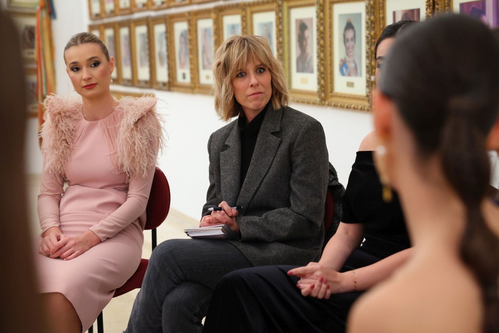 Así ha sido el encuentro entre las falleras mayores de Valencia, sus cortes y sus mantenedoras